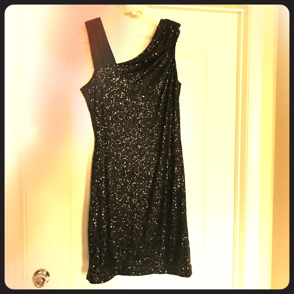 Black sequins dress